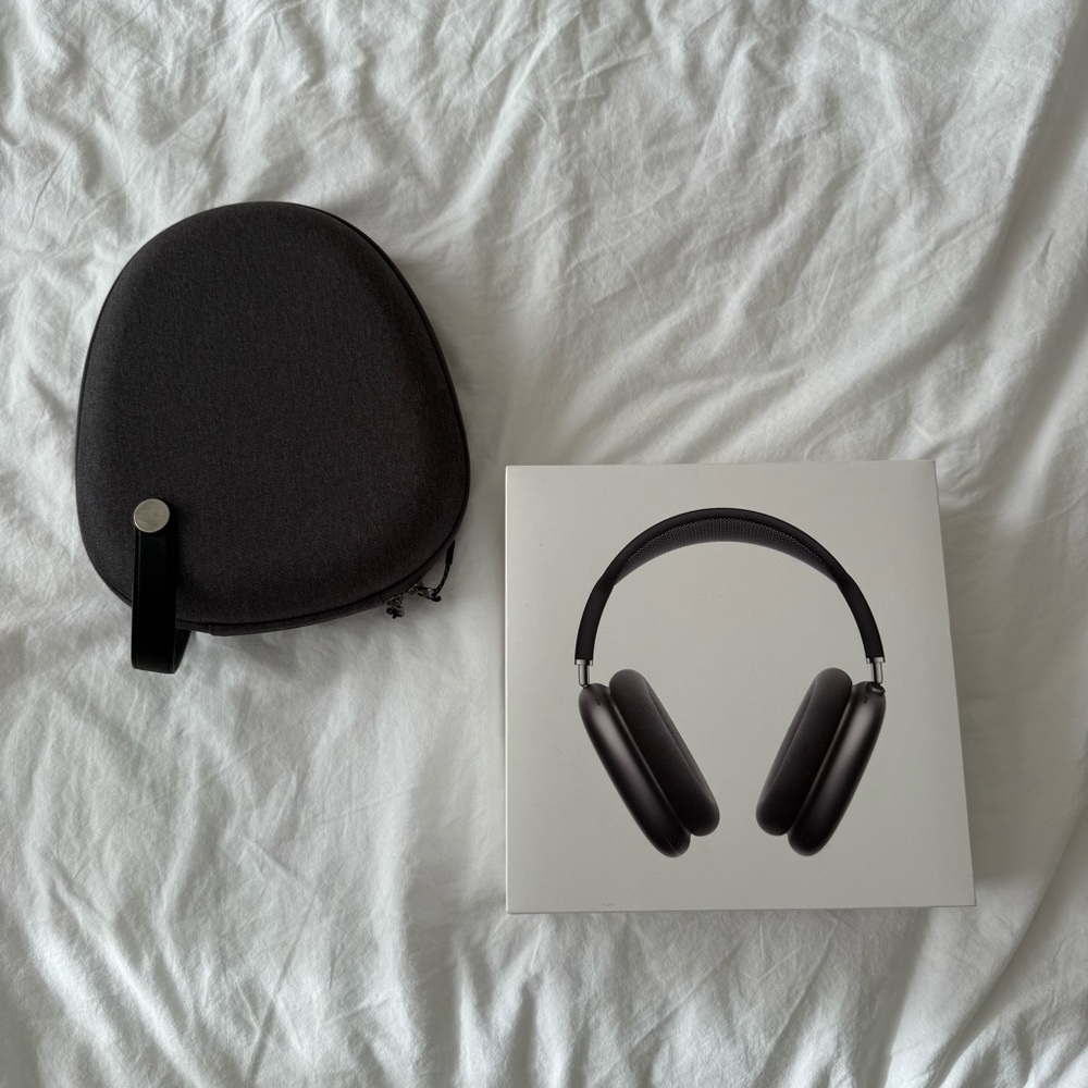 Apple AirPods Max Headphones - Space Gray